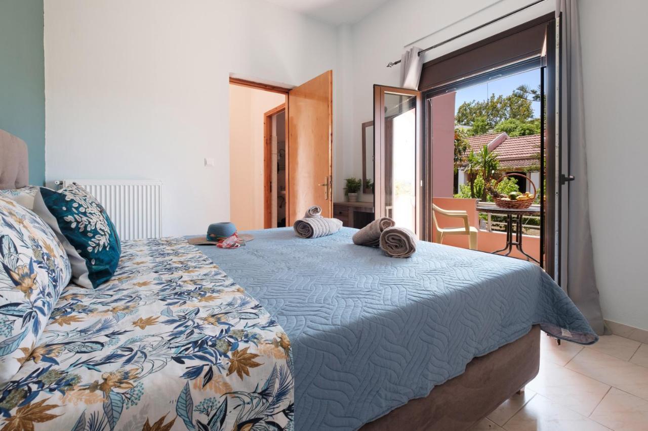 Mouzakitis Apartments 4 Арилас Екстериор снимка