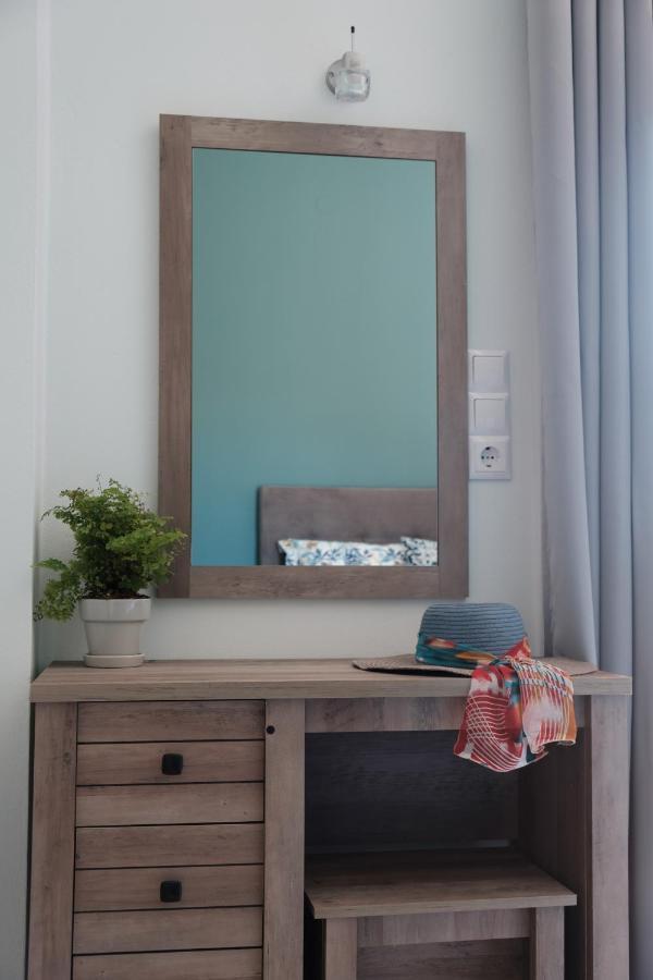 Mouzakitis Apartments 4 Арилас Екстериор снимка