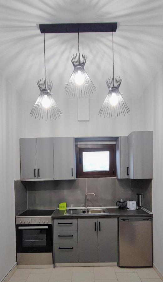 Mouzakitis Apartments 4 Арилас Екстериор снимка