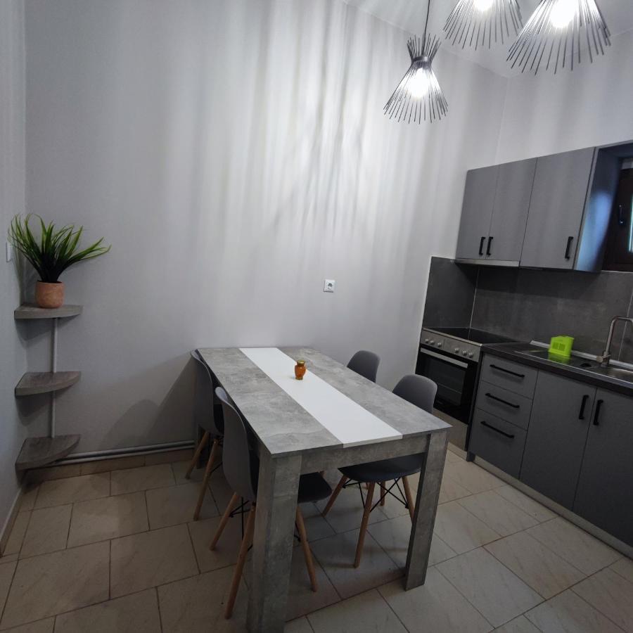 Mouzakitis Apartments 4 Арилас Екстериор снимка